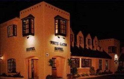Whitegates Pub & Accommodation Cill Airne Exteriör bild